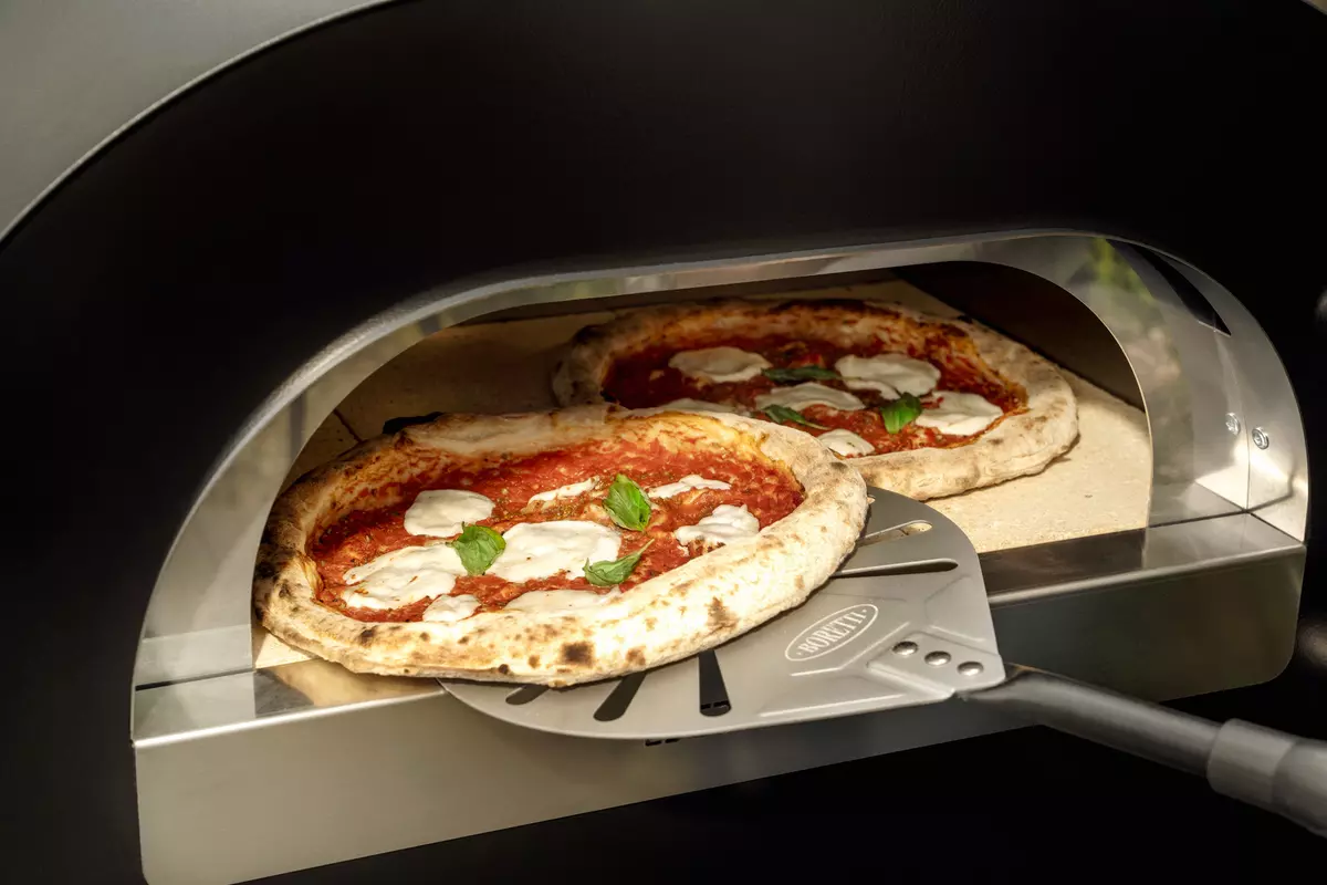 Amalfi pizzaoven boretti - sfeer - bbqkopen.nl