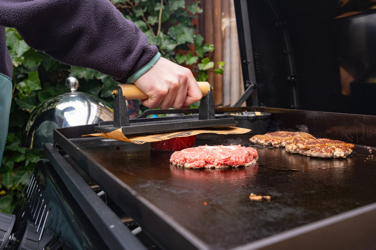 Freestyle 24 inch griddle black LPG sfeer, Napoleon, bbqkopen