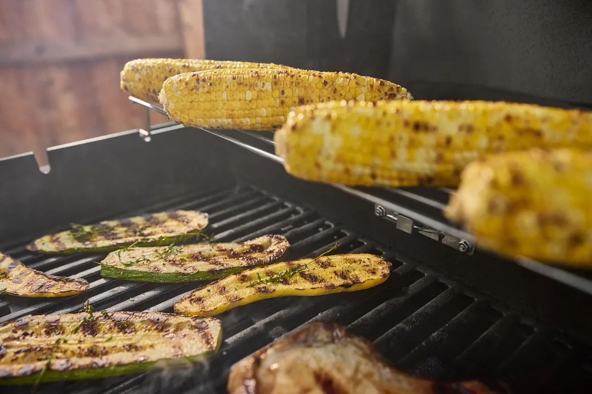 Gasbarbecue spirit epx-435r stealth sfeerfoto, Weber, bbqkopen.nl