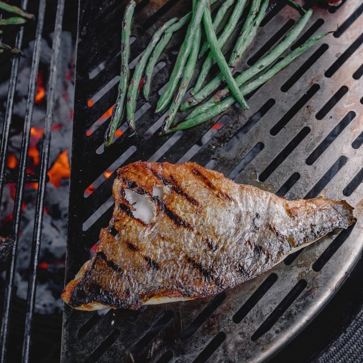 Half Moon SS Cooking Grate (Fish & Veg) - Classic Joe® - Gerecht, Kamado Joe, BBQkopen
