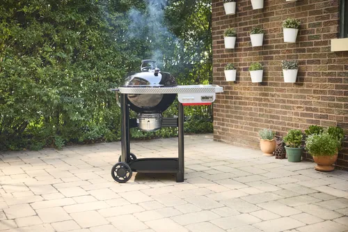 Houtskool bbq performer 57cm sfeer, Weber, bbqkopen.nl