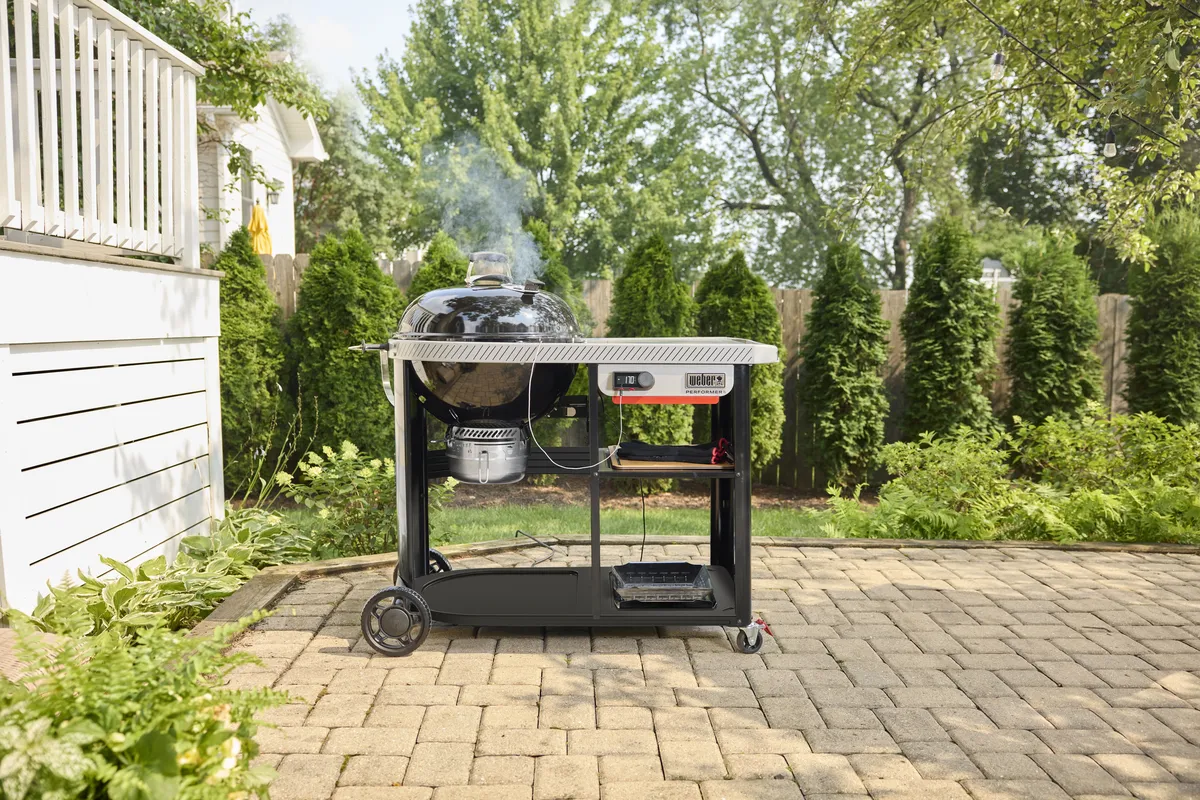 Houtskool bbq performer premium smart 57 sfeer, Weber, bbqkopen.nl