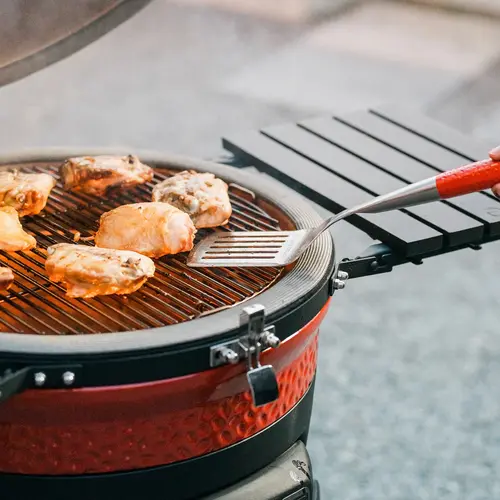 Kamado Joe Grill Tools - Grill Spatula sfeer, Kamado Joe, bbqkopen.nl