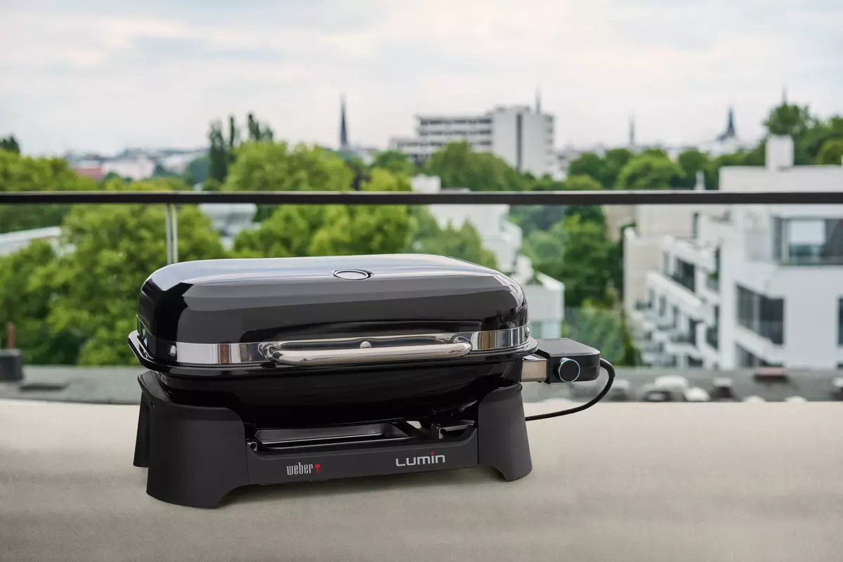 Lumin Black Weber - sfeer - bbqkopen.nl