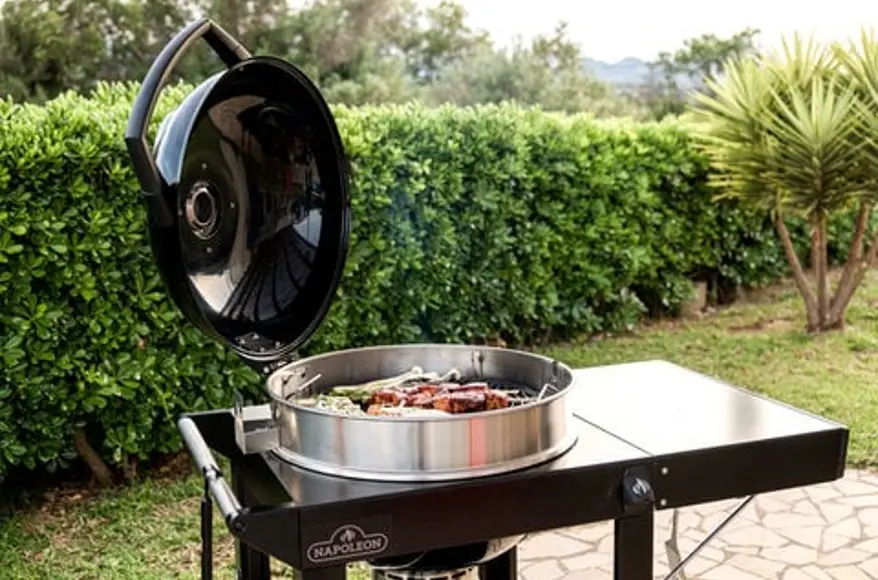 Napoleon Charcoal Pro PRO22K-CART-3 (Ø 57 cm) sfeer, Napoleon, BBQkopen