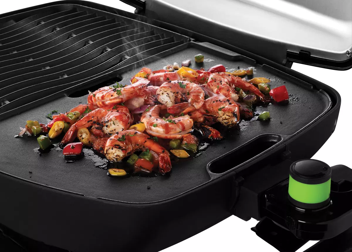 Napoleon Cast Iron Griddle TravelQ - sfeer - bbqkopen.nl