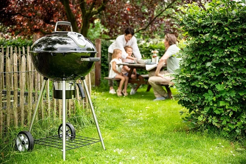 Napoleon Kettle 57 cm Zwart Houtskoolbarbecue sfeerbeeld, Napoleon, BBQkopen