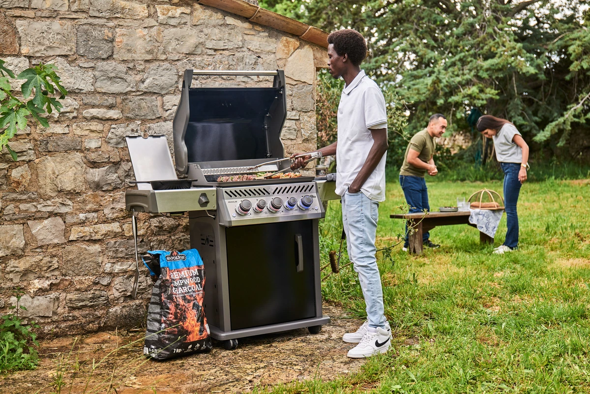 Rogue PRO-S 425 met SIZZLE ZONE, Napoleon, BBQkopen