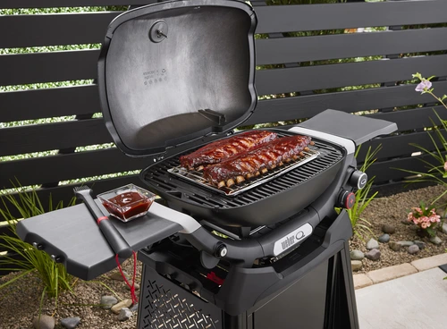 Weber Q2800N+ with Permanent Cart sfeerfoto, Weber, BBQkopen.nl